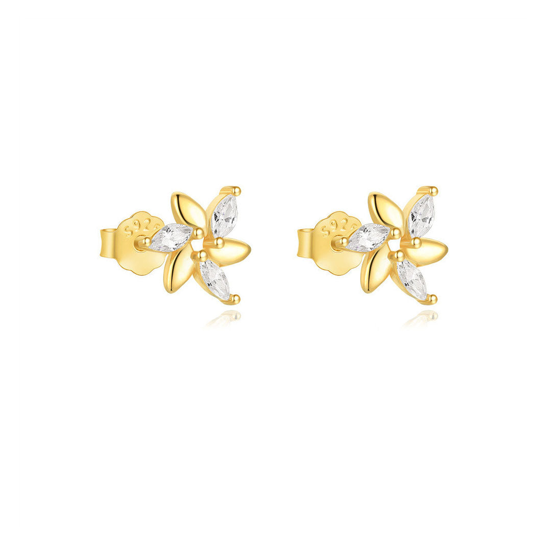 Viktorie – Boucles d'oreilles en or délicates avec une subtile éclat.