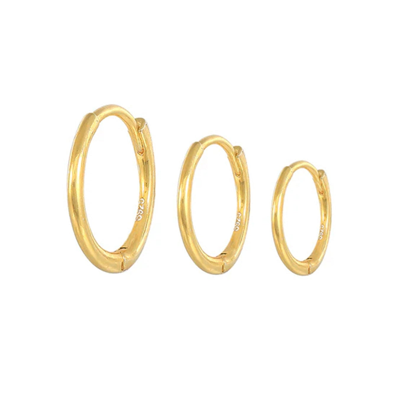 Emilie – Boucles d'oreilles en or délicates avec une éclat doux.