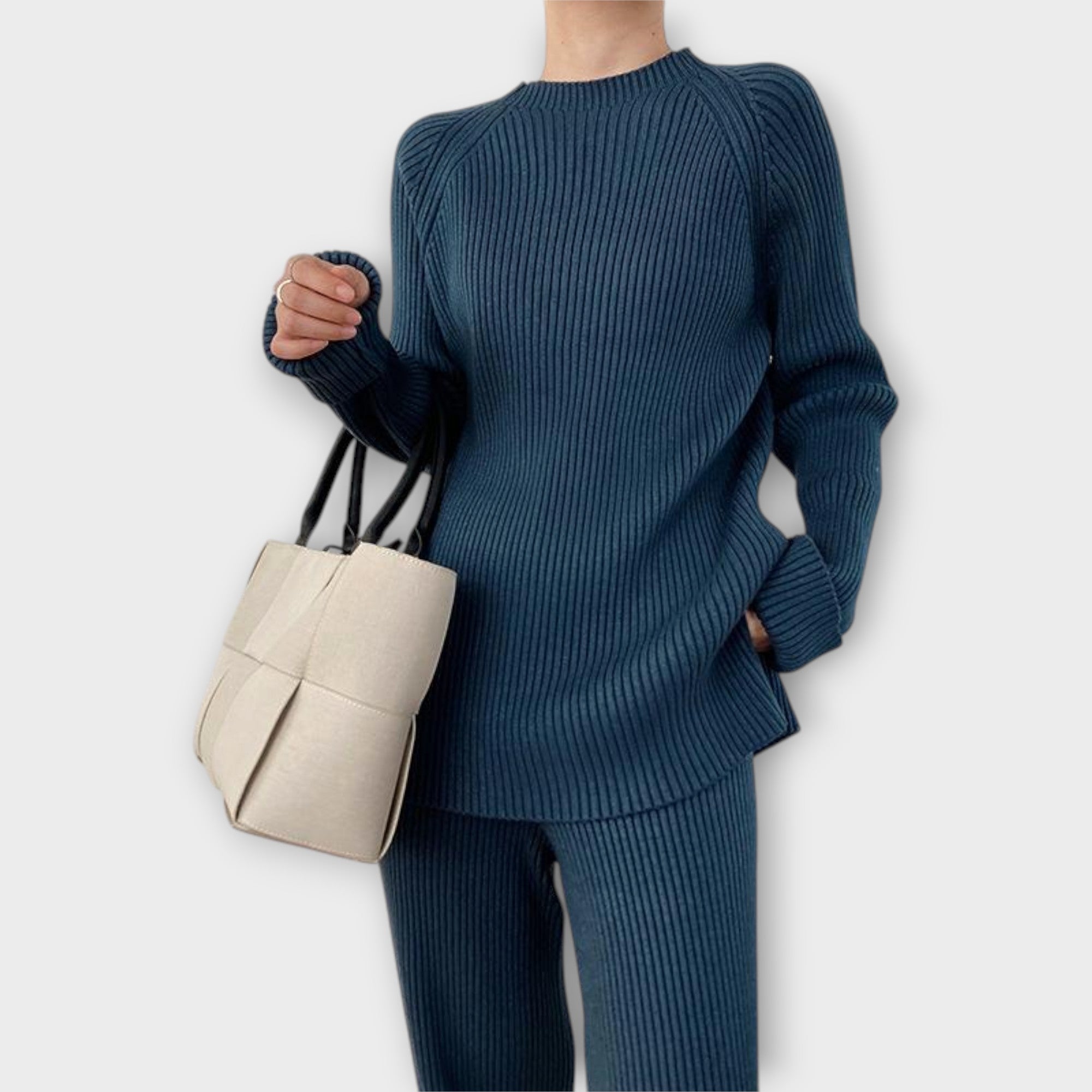 Ensemble Tricoté au Style Épuré et à la Silhouette Décontractée