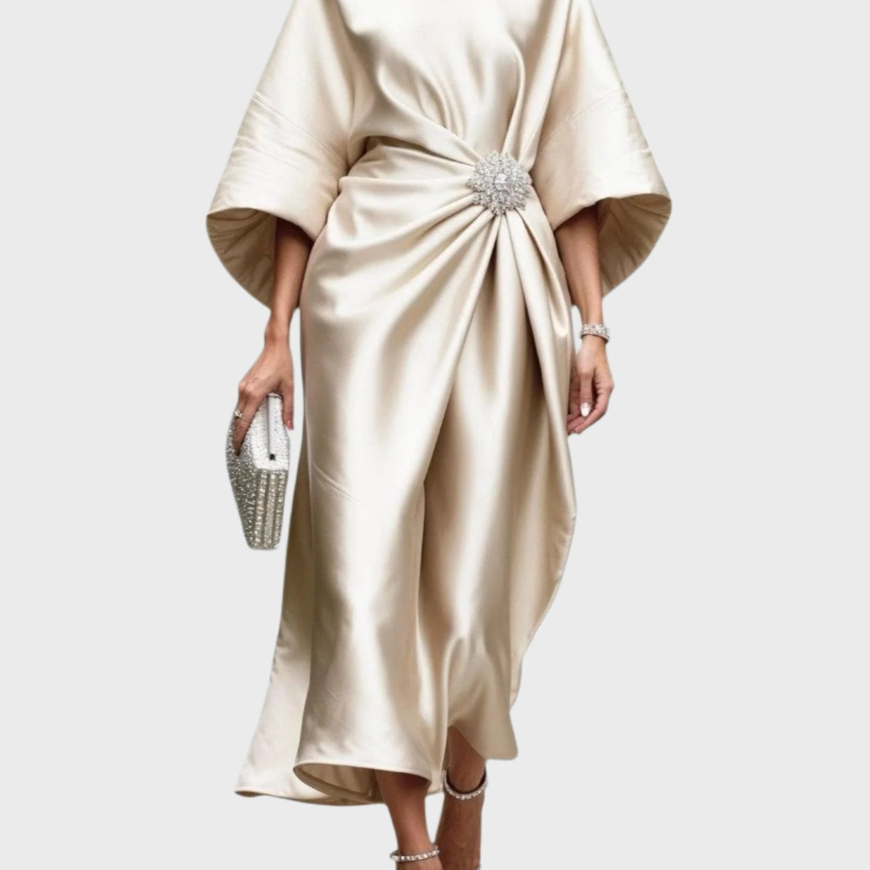 Robe Satinée avec Pli Latéral et Détail de Boucle