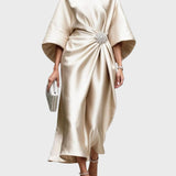 Robe Satinée avec Pli Latéral et Détail de Boucle