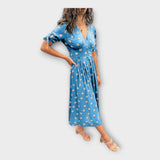 Robe chic au design contemporain avec une note classique