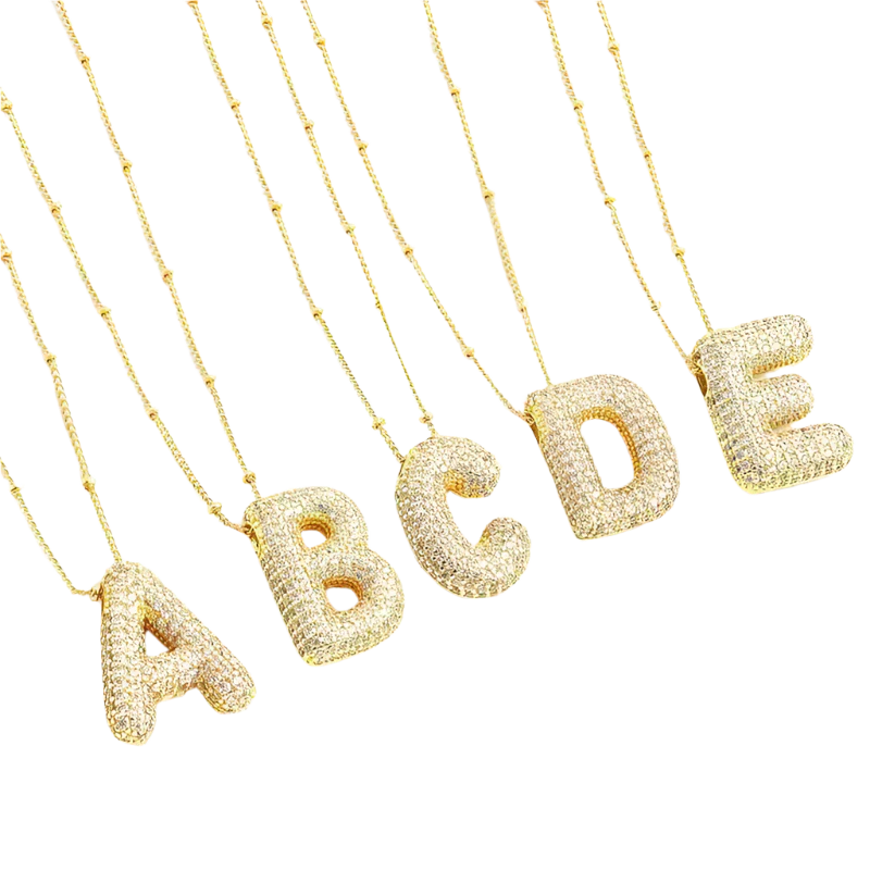Collier avec pendentifs en lettres