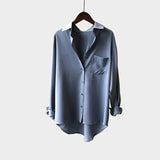 Chemise Longue à Manches avec Design Élégant et Détails Modernes