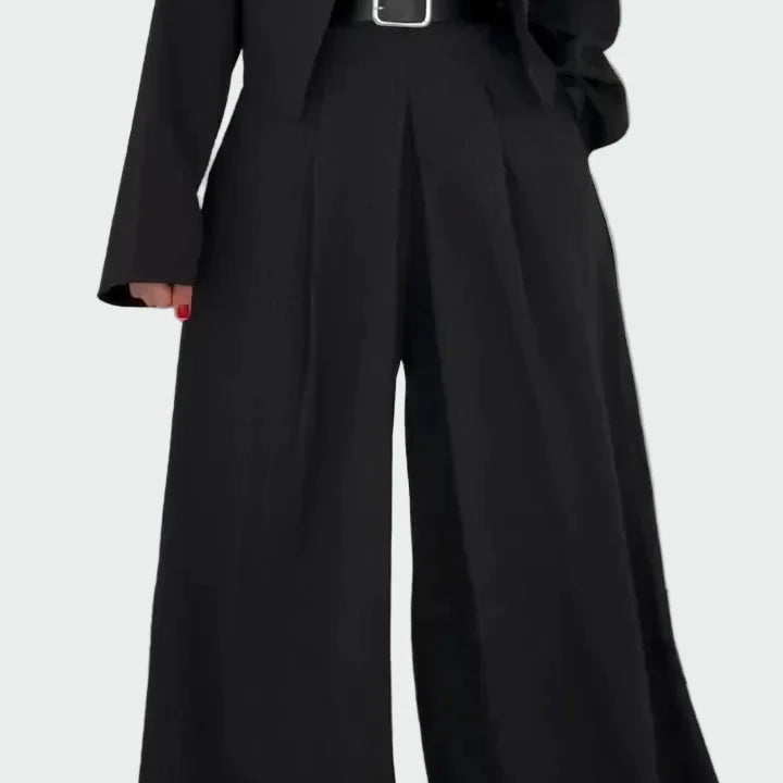 Ensemble Bustier et Veste au Style Élégant et Contemporain