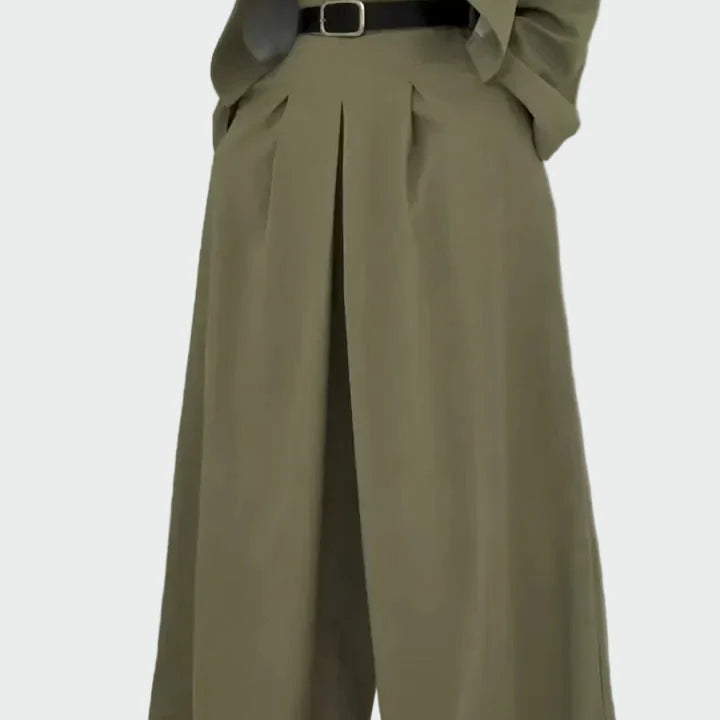 Ensemble Bustier et Veste au Style Élégant et Contemporain