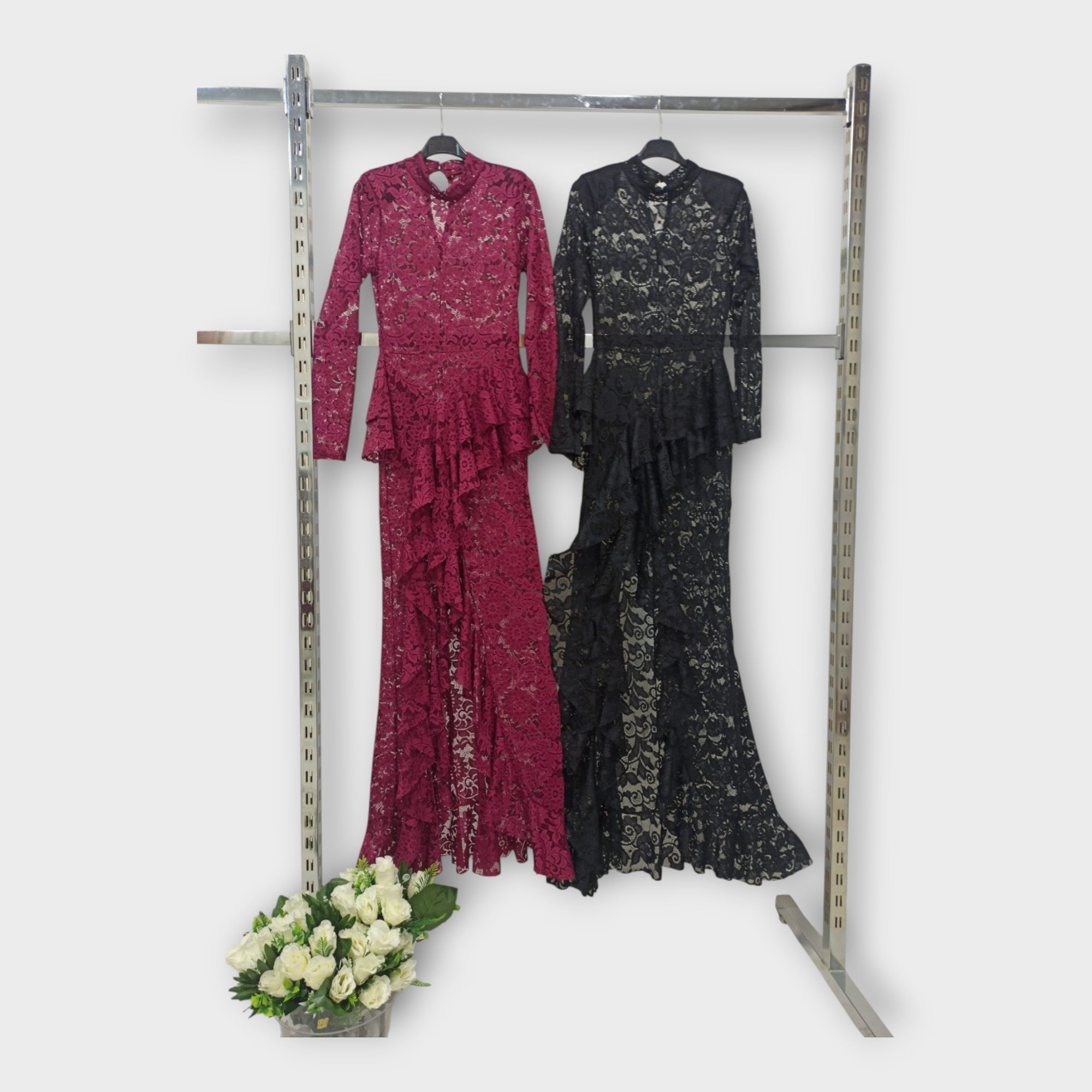 Robe en dentelle asymétrique au design élégant