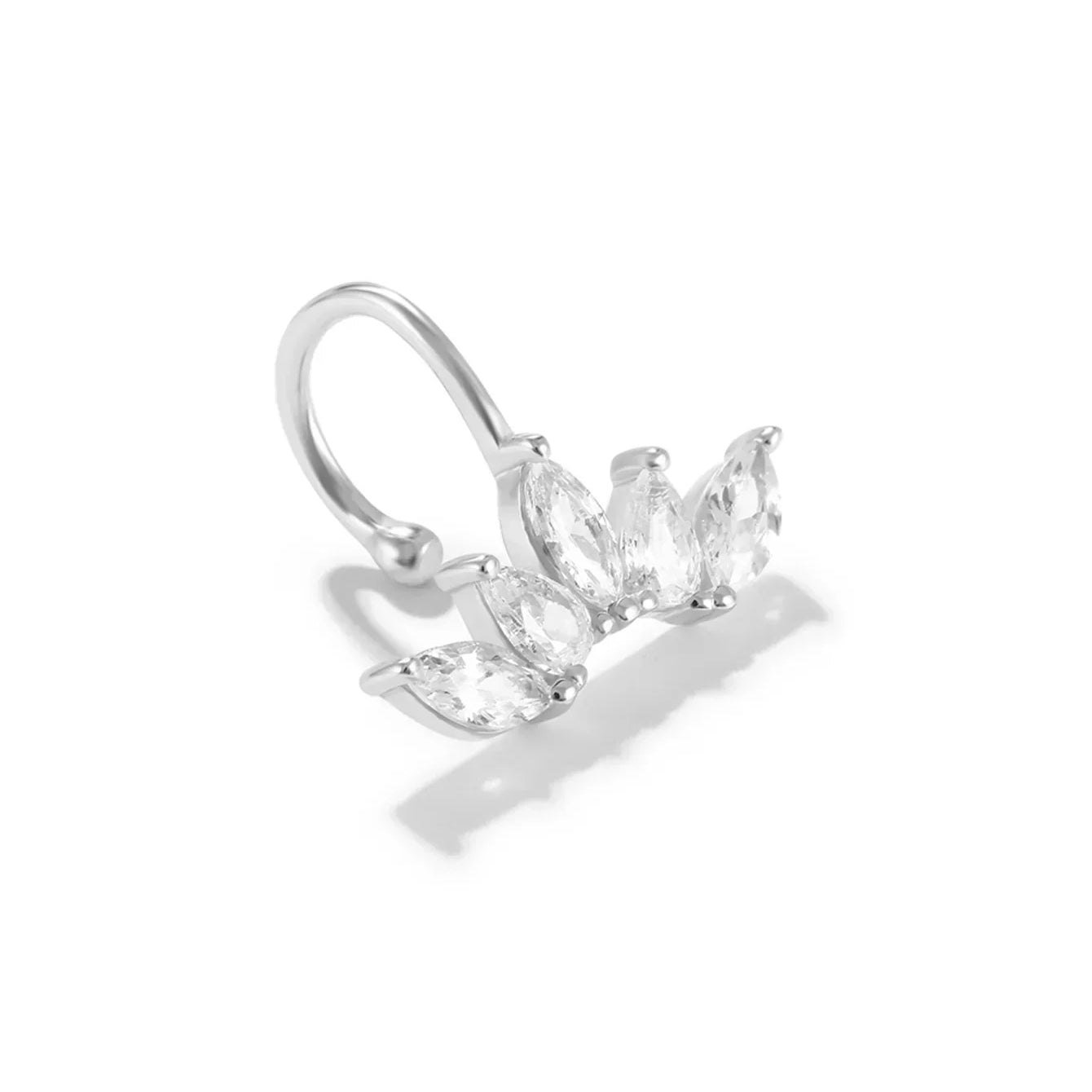 Eva-Marie – Boucles d'oreilles en or délicates au design fluide.