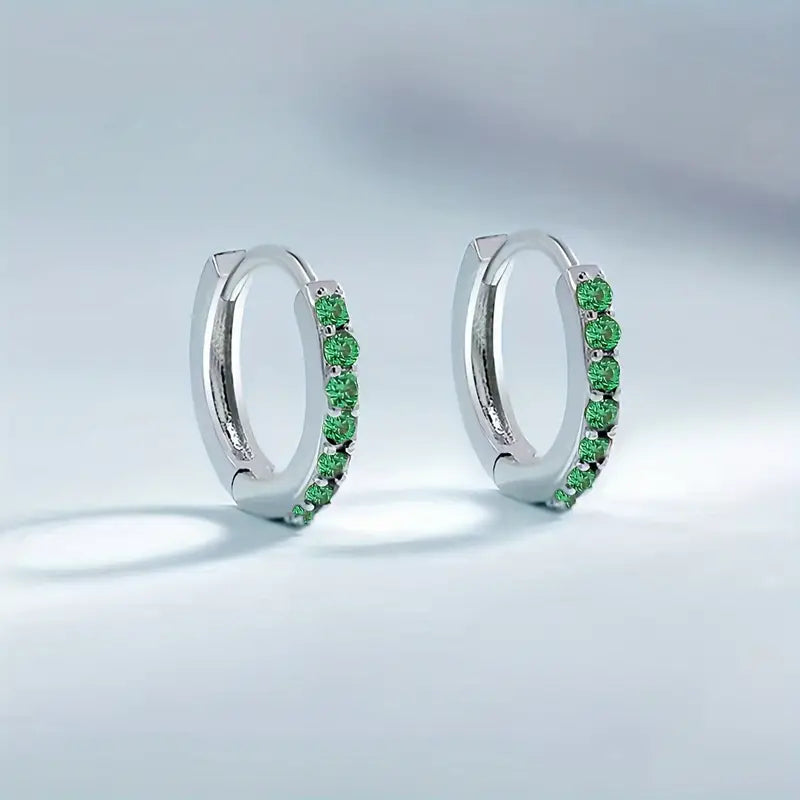 Nora – Boucles d'oreilles en or ornées de pierres délicates.