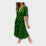 Robe chic au design contemporain avec une note classique