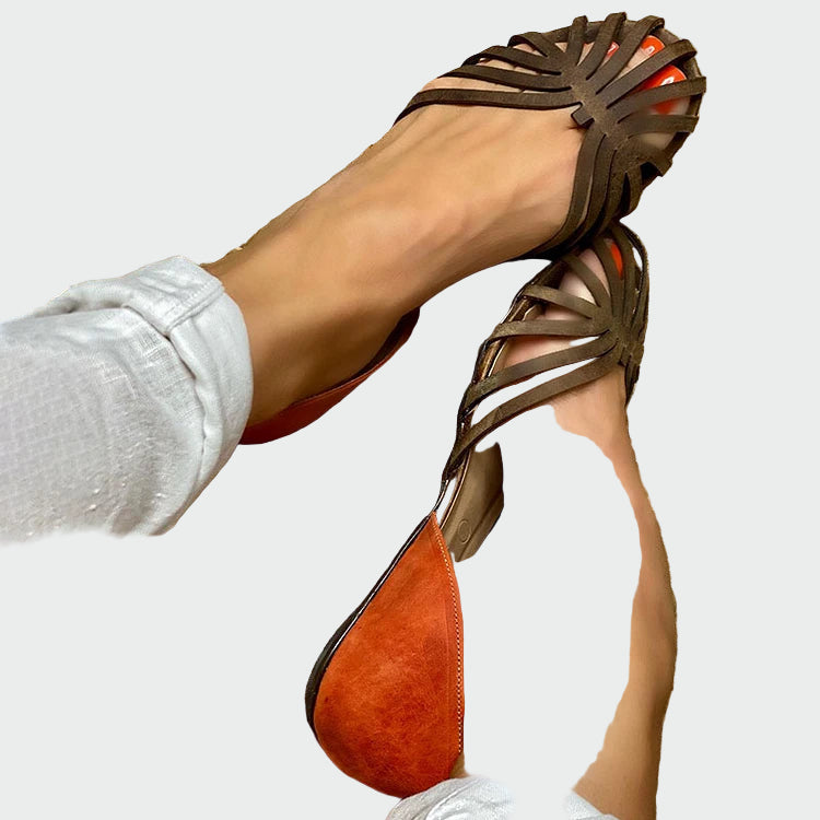 Sandales à découpes avec accents bicolores