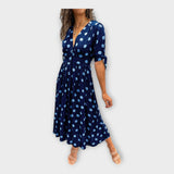 Robe chic au design contemporain avec une note classique