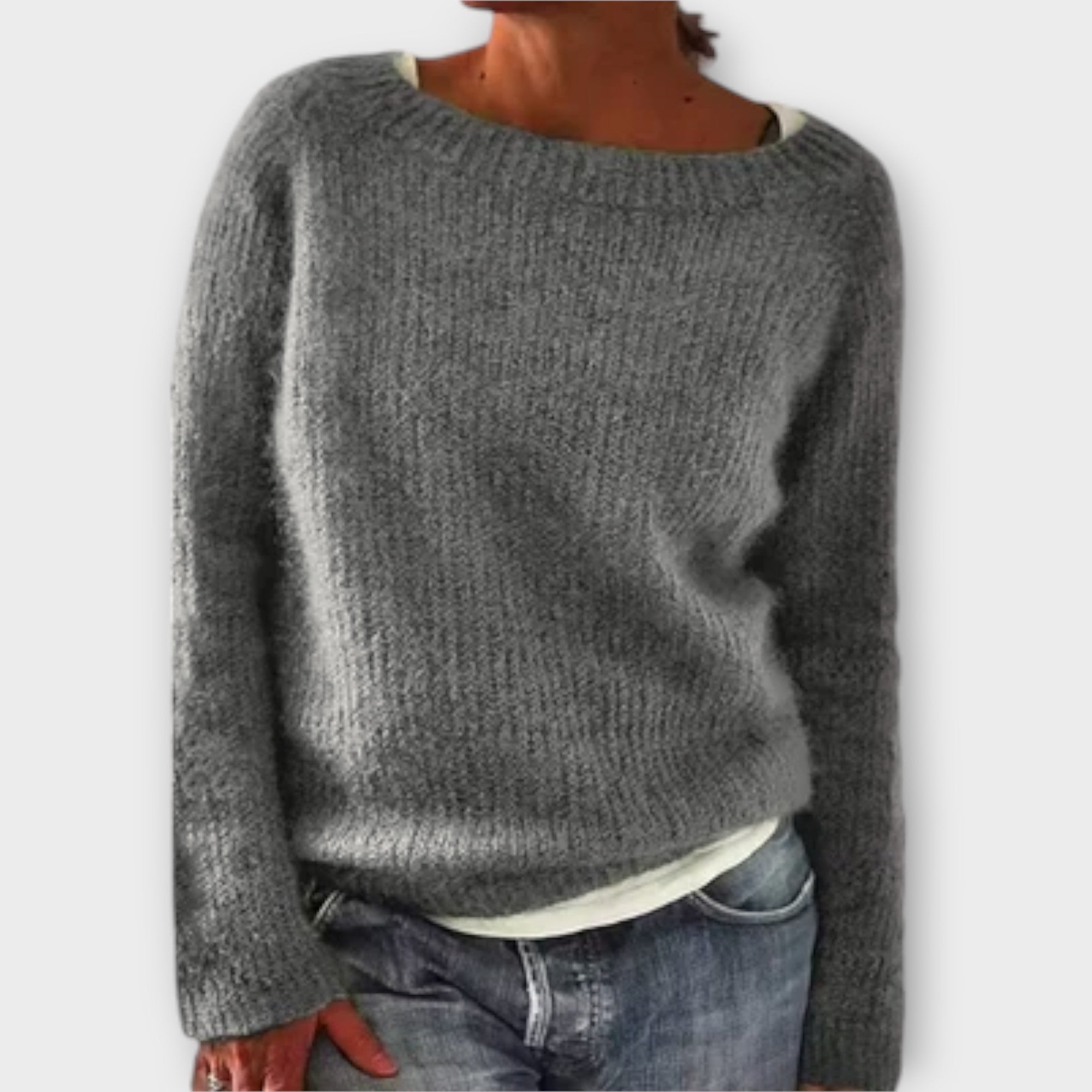 Regine – Pull en Tricot Uni" can be rewritten as "Regine – Sweater in Solid Knit.