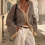 Chemise Rayée au Design Minimaliste