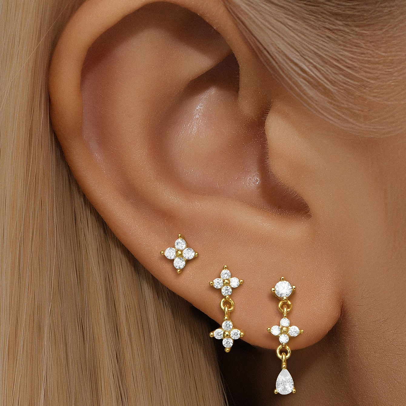 Anika – Boucles d'oreilles en or à mouvement élégant.