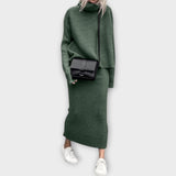 Ensemble Tricoté à Col Roulé et Jupe