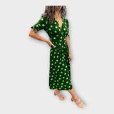 Robe chic au design contemporain avec une note classique