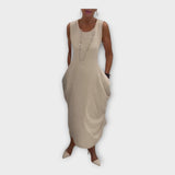 Robe aérienne au design contemporain avec poches intégrées