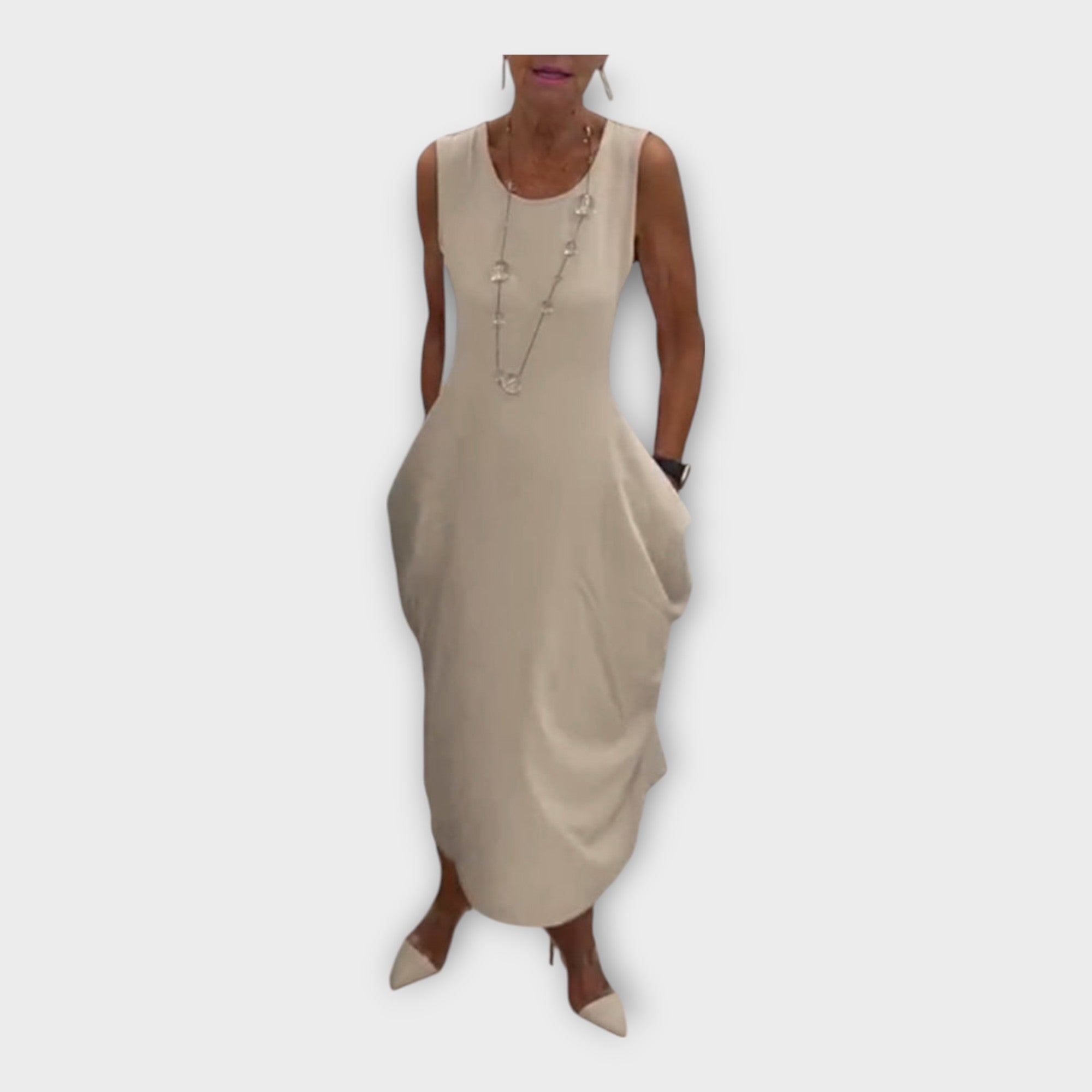 Robe aérienne au design contemporain avec poches intégrées