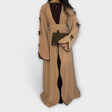 Cardigan Élégant et Robe à Rayures Décoratives