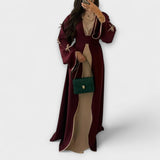 Cardigan Élégant et Robe à Rayures Décoratives