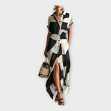 Robe longue chic au design contemporain et à l'élégance intemporelle