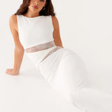 Leni - Robe maxi cintrée avec découpes subtiles et cordons