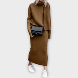 Ensemble Tricoté à Col Roulé et Jupe