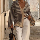 Chemise Rayée au Design Minimaliste