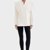 Veste cintrée avec épaules mises en valeur