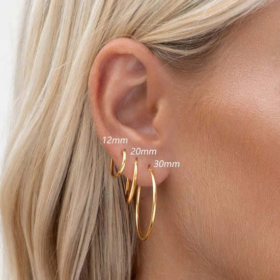 Sabina – Boucles d'oreilles en or au design éclatant.