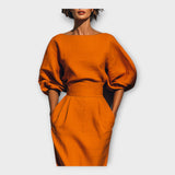 Robe chic au design épuré et à l'esthétique minimaliste