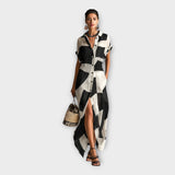 Robe longue chic au design contemporain et à l'élégance intemporelle