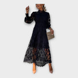 Robe en dentelle élégante au design sophistiqué