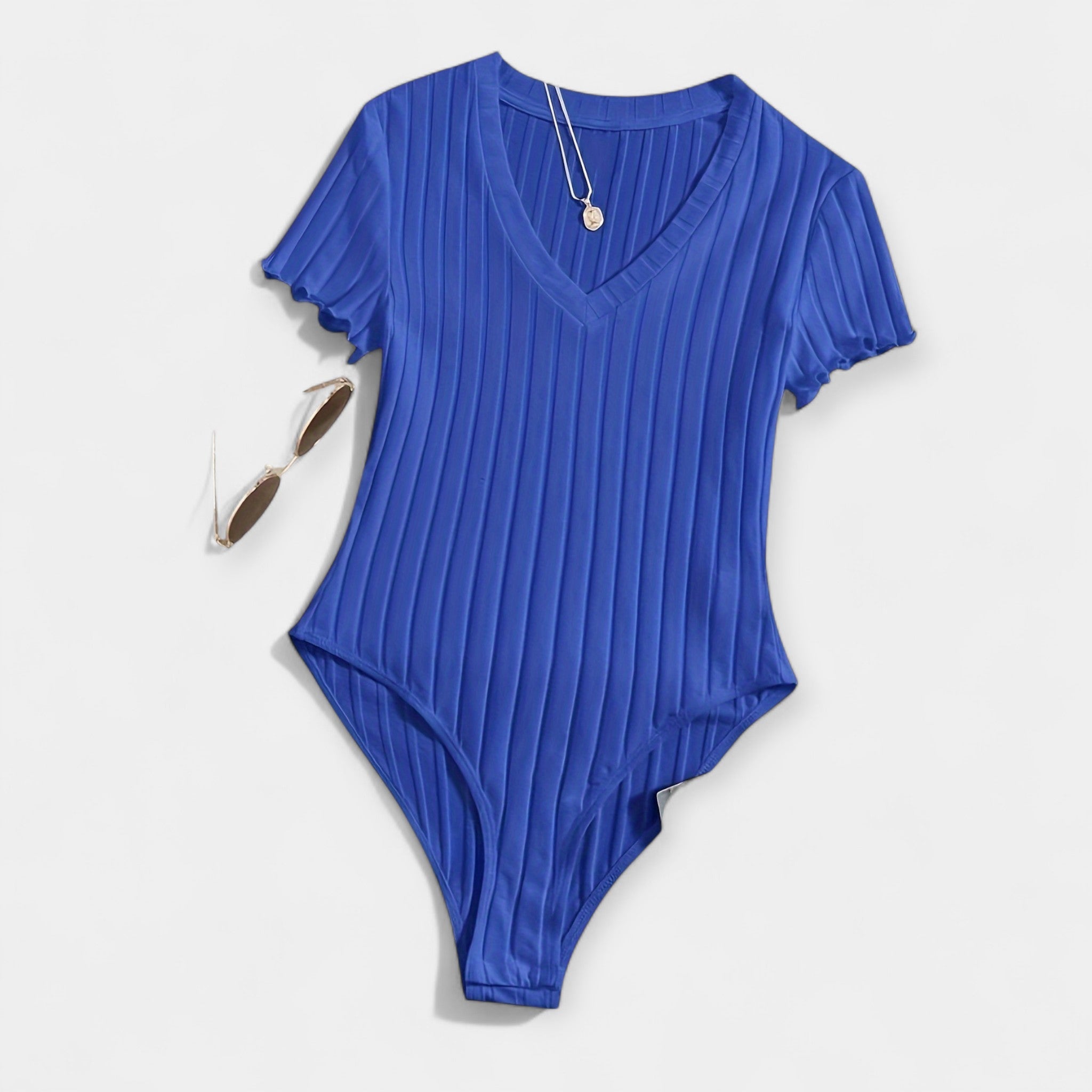 "Body avec Détails en Tubes" could be rewritten as "Body Élégant avec Accents en Tubes".