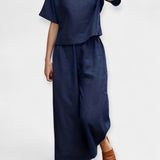 "Ensemble Aérien avec T-shirt à Manches Courtes" could be rewritten as "Ensemble Léger avec T-shirt à Manches Courtes".