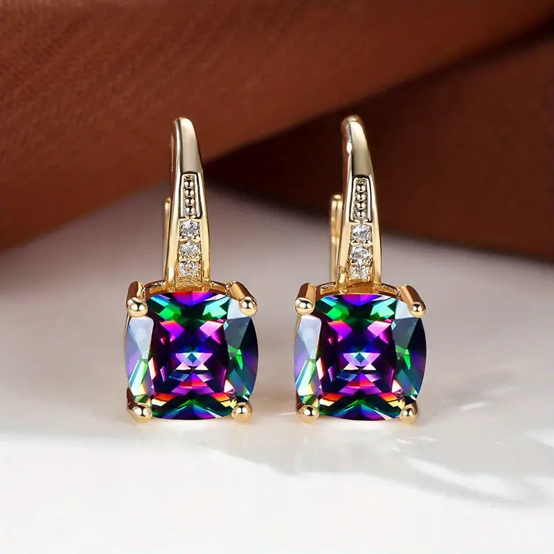 Klára – Pendantes en forme de boucles d'oreilles avec pierre carrée.