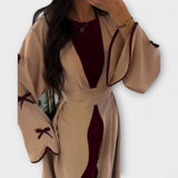 Cardigan Élégant et Robe à Rayures Décoratives