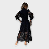 Robe en dentelle élégante au design sophistiqué