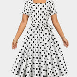 Robe Vintage à Pois avec Ceinture et Décolleté Carré