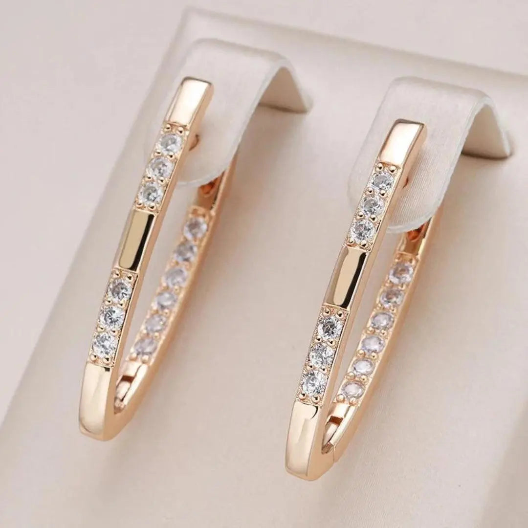 Élégantes boucles d'oreilles ornées de pierres de zircon