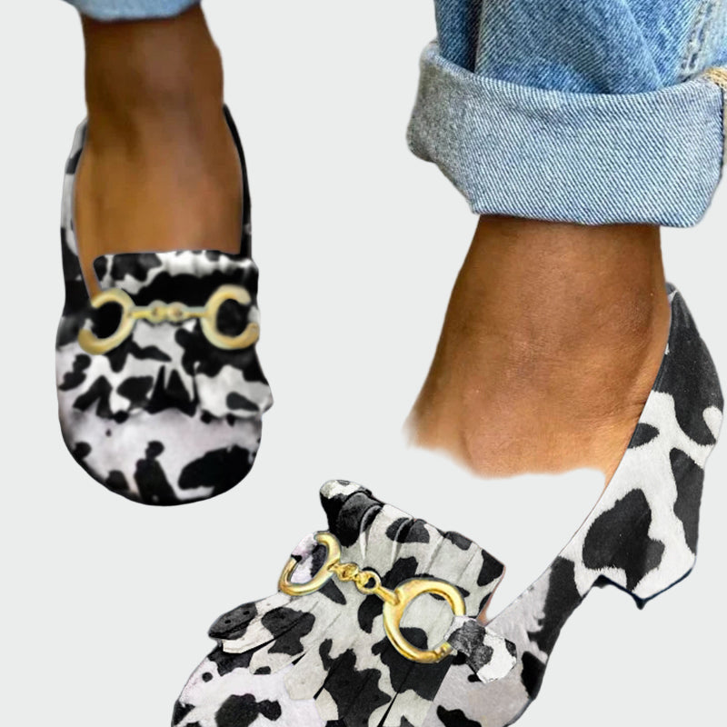 Escarpins avec franges et boucle dorée