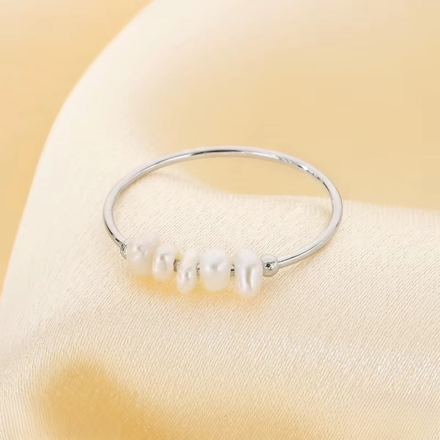 Rosalie – Boucles d'oreilles en or avec perles pendantes.