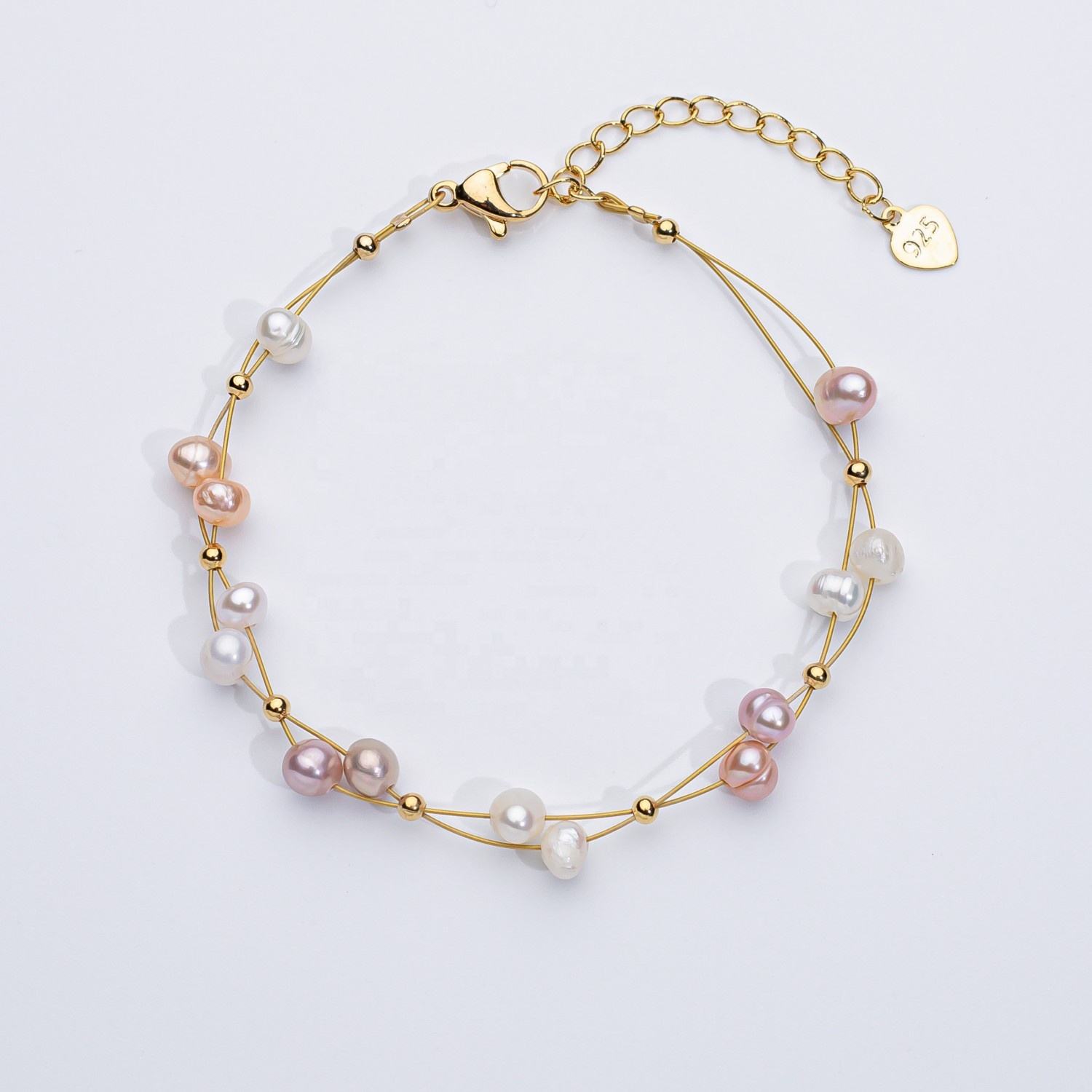 Marlena – Bracelet en or orné de perles.