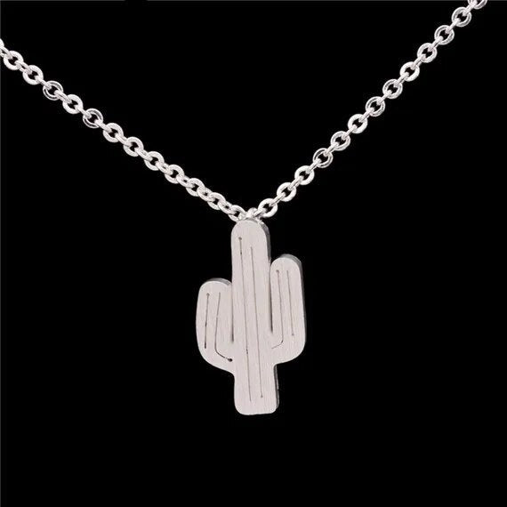 Amira – Collier doré avec pendentif cactus