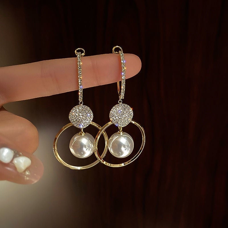 Charlotte – Boucles d'oreilles dorées en forme de goutte d'eau