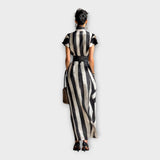 Combinaison au style audacieux