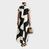 Robe longue chic au design contemporain et à l'élégance intemporelle