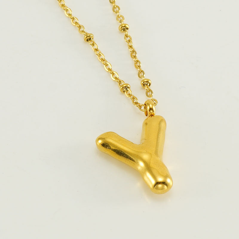 Irena – Collier doré avec pendentif en forme de lettre initiale