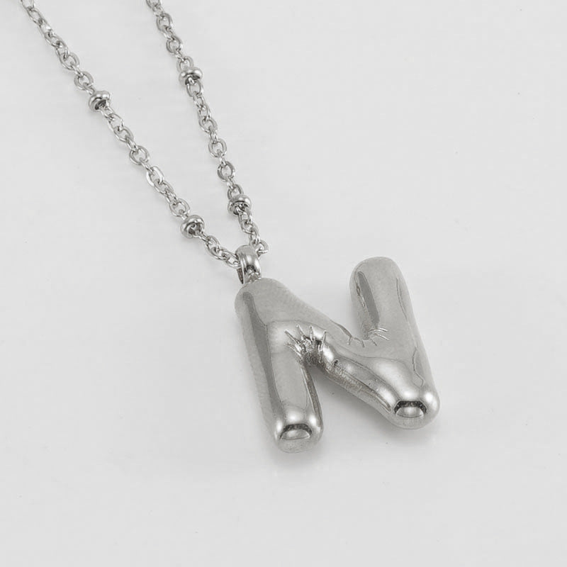 Irena – Collier doré avec pendentif en forme de lettre initiale